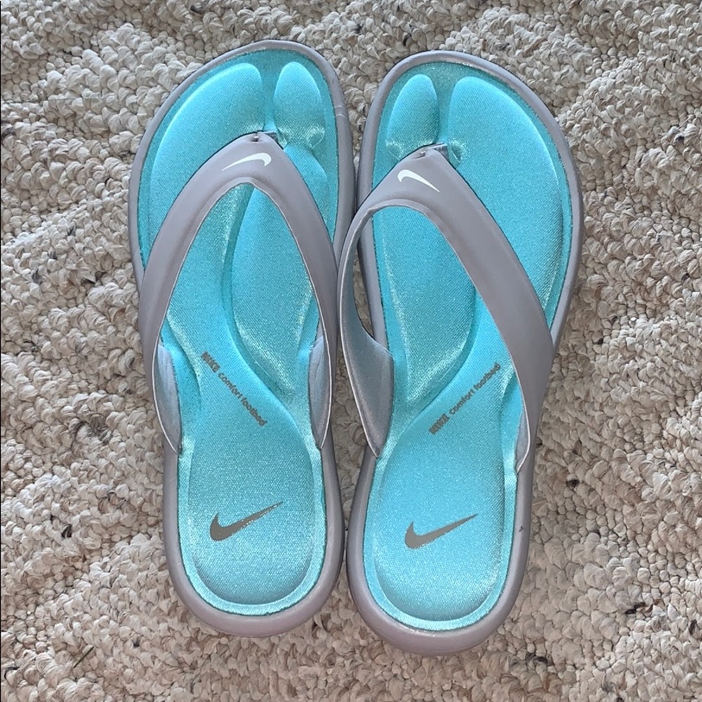 •NIKE COMFORT FOOTBED SANDALS•